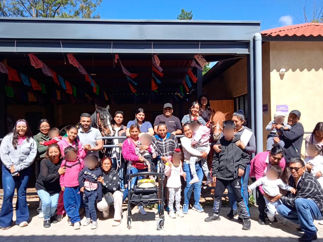 SMDIF Huamantla concluye trimestre de equinoterapia beneficiando a 11 pacientes infantiles